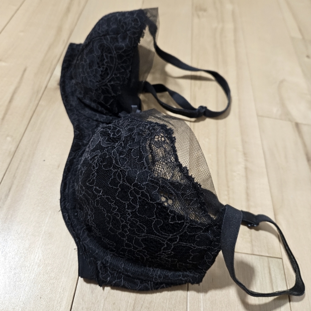 Sexy Lace demi push up 32 DD Victoria's Secret , like new